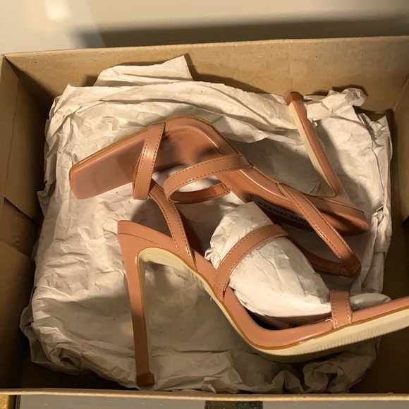 New, never worn Steve Madden size 6 - Picture 2 of 2